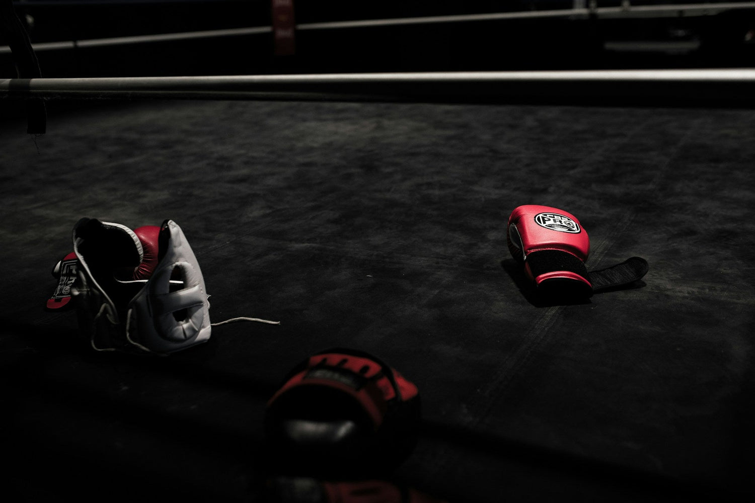 Workout-gloves-for-grip,-hand-protection,-and-lifting-support